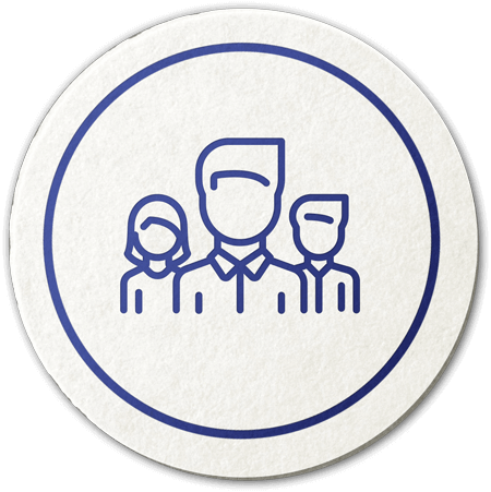 Symbolische Darstellung eines Teams mit drei stilisierten Personen in einem Kreis.