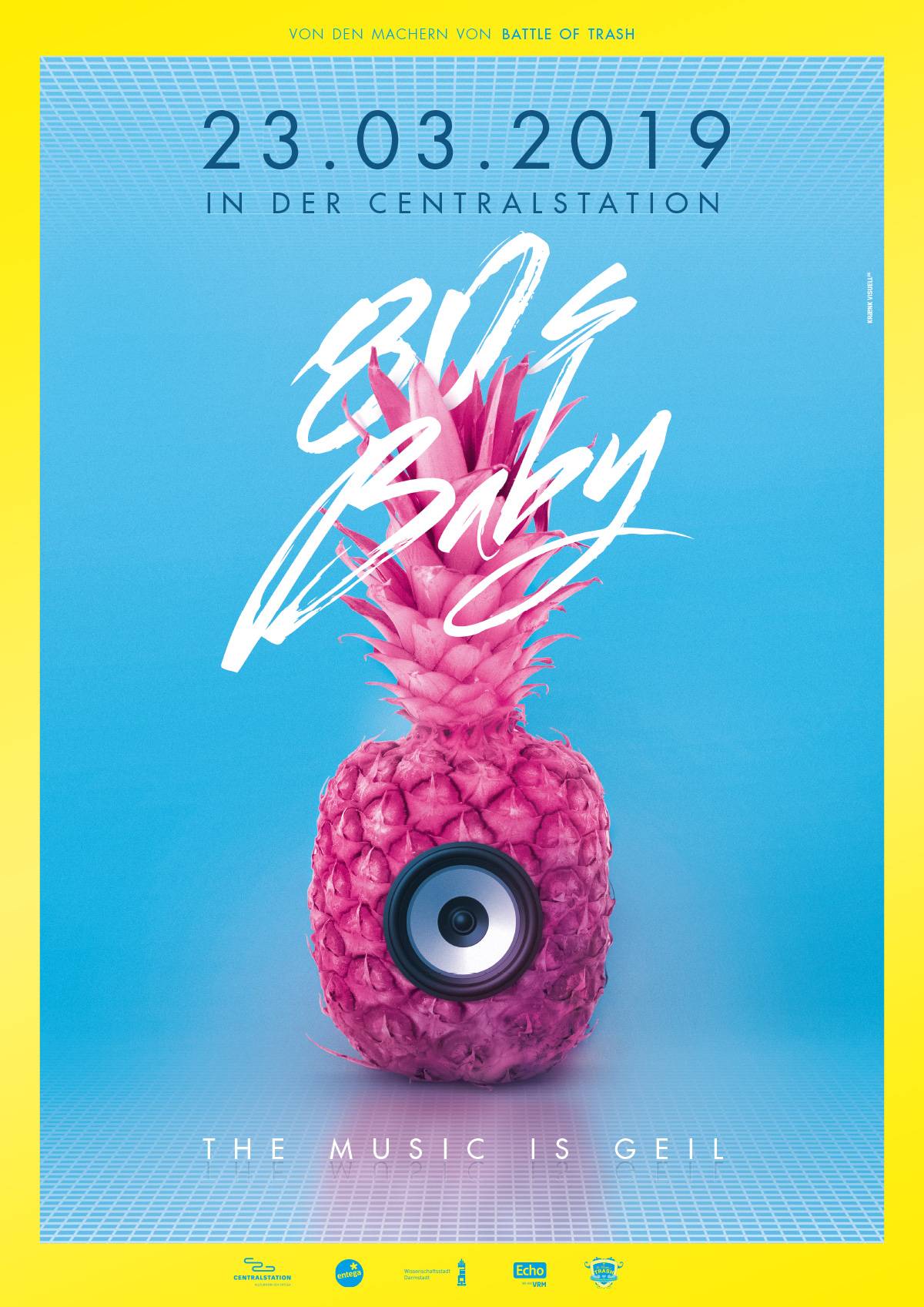 Plakat mit einer pinken Ananas mit Lautsprecher in der Mitte vor blauem Hintergrund; darüber der Schriftzug „80s Baby“, Datum 23.03.2019 und Slogan „The music is geil“.