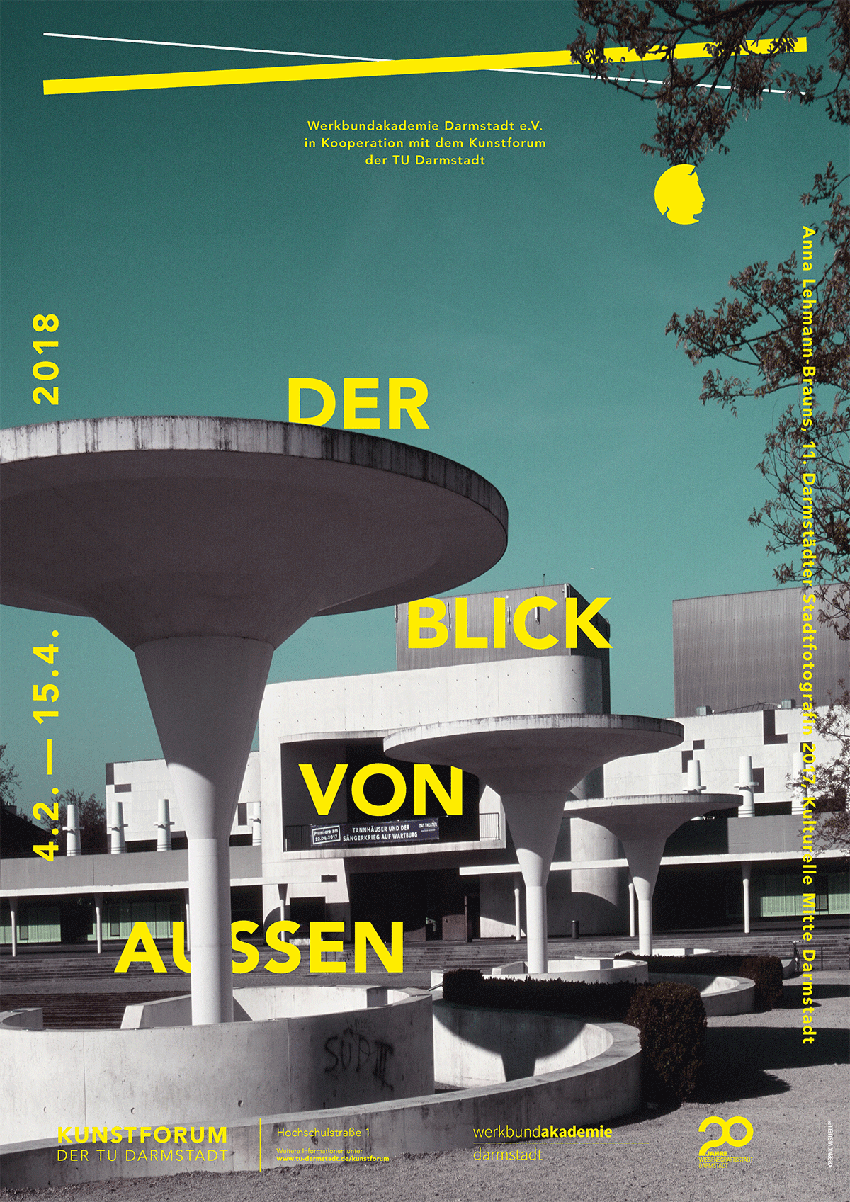 Plakat mit futuristischen, pilzförmigen Betonbauten vor einem modernen Gebäude; darüber gelber Text „DER BLICK VON AUSSEN“, weitere Informationen zu einer Ausstellung der Werkbundakademie Darmstadt 2018.