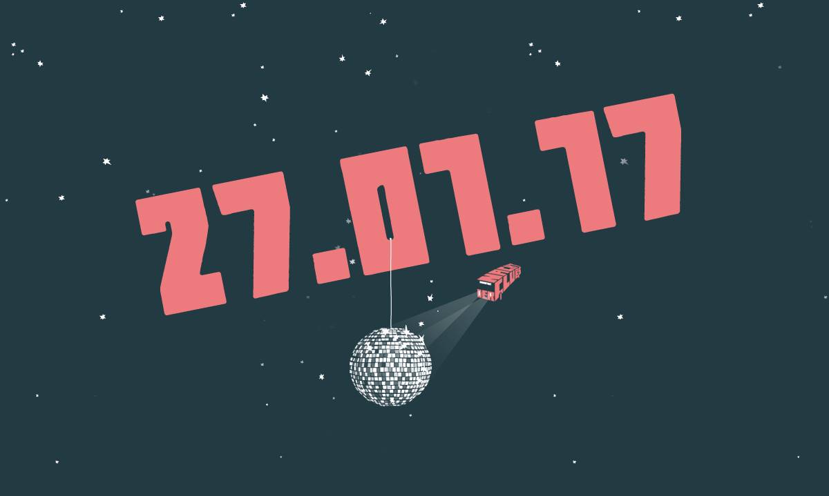 Große rosa Zahlen „27.01.17“ schweben im Weltraum über einer Discokugel und einem Bus, der Scheinwerfer auf die Kugel richtet.
