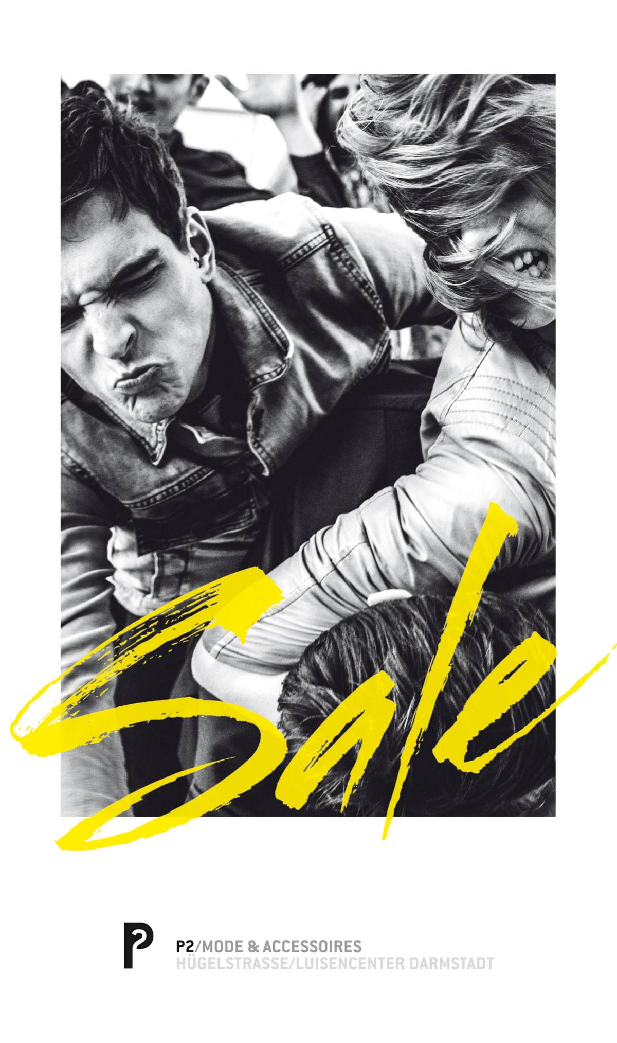 Schwarz-weiß-Foto von Menschen in dynamischer Bewegung, darüber in gelber Schrift das Wort „Sale“, unten Werbetext für ein Modegeschäft in Darmstadt.