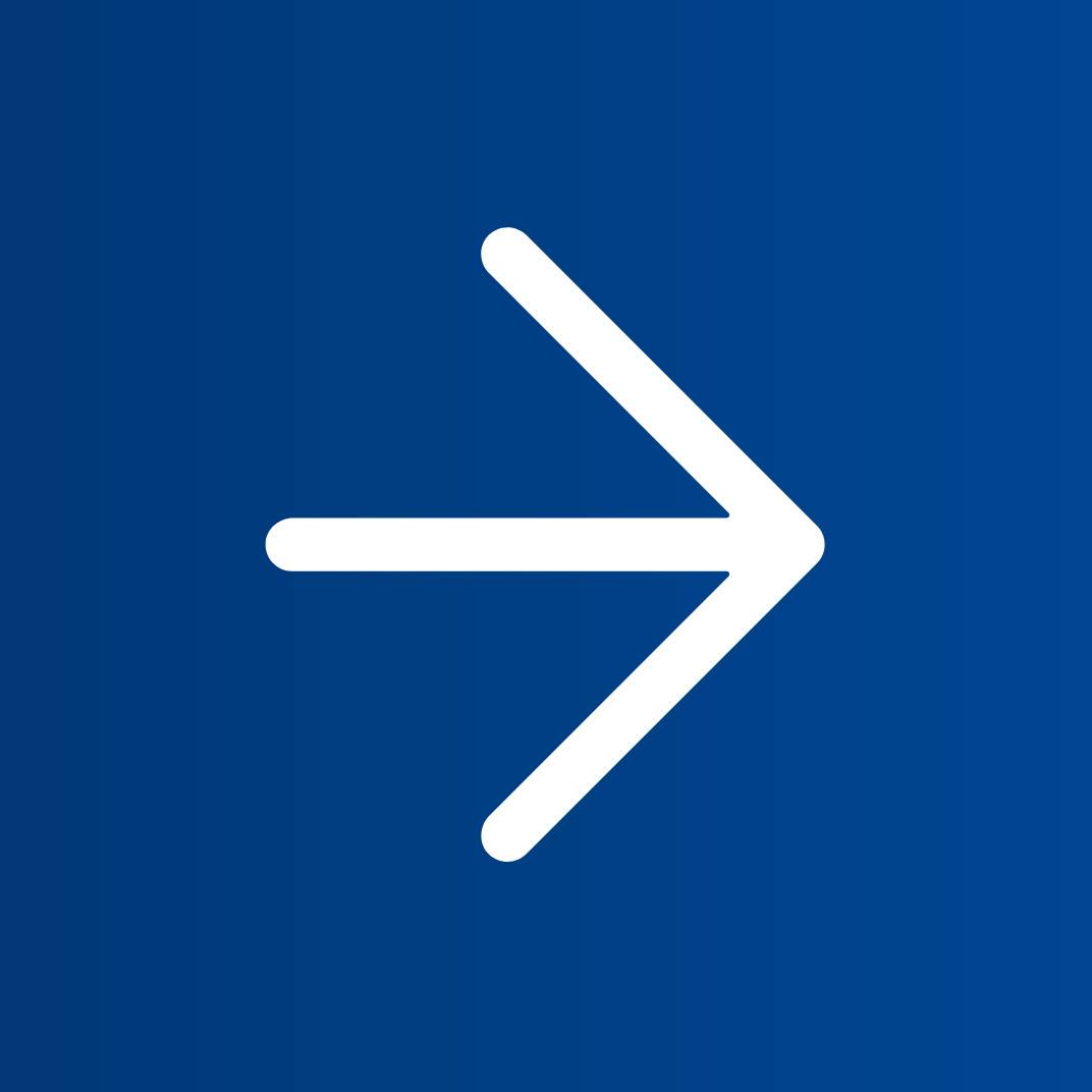 Weiße Pfeil-nach-rechts-Symbol auf blauem Hintergrund.