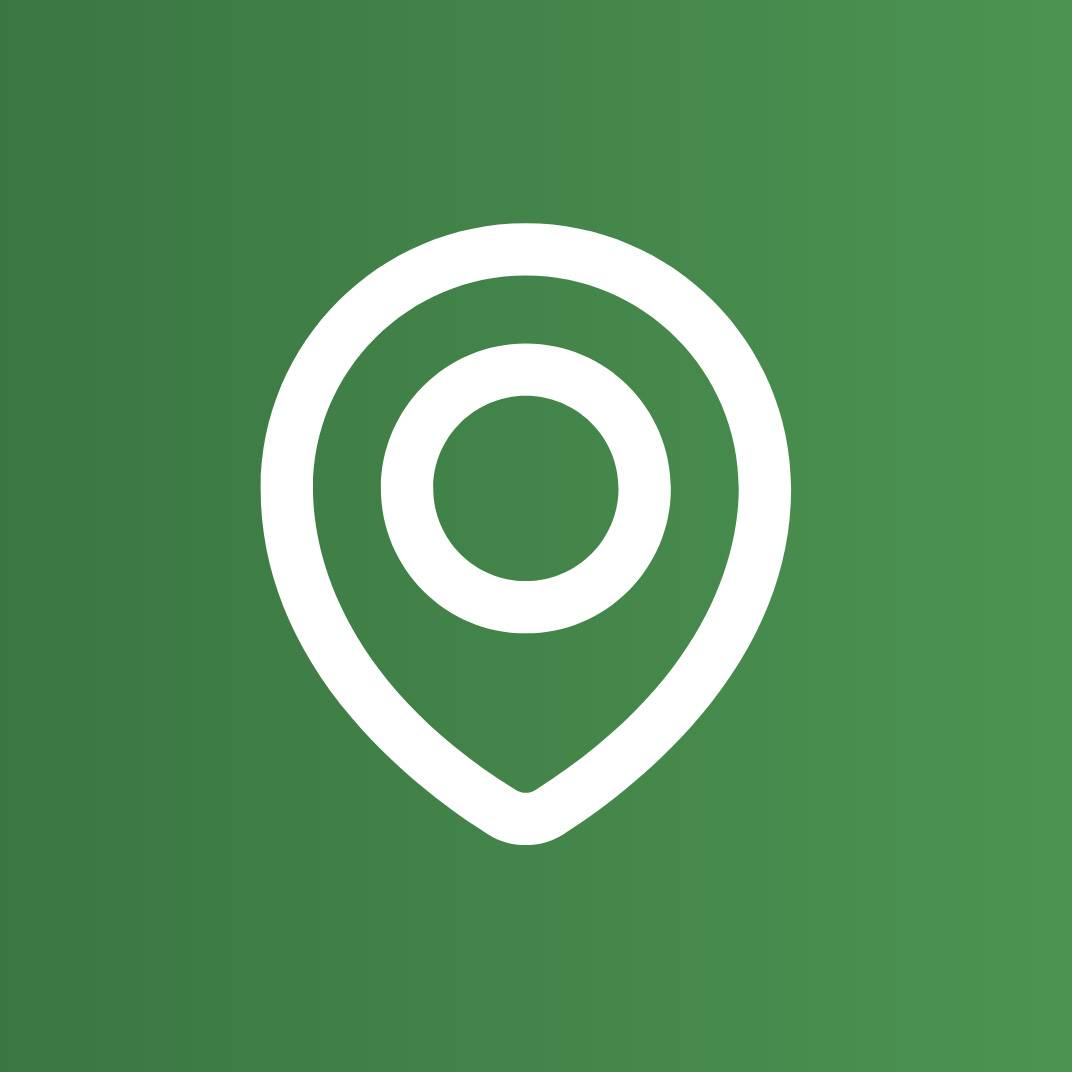 Weißes Standort-Pin-Symbol auf grünem Hintergrund.