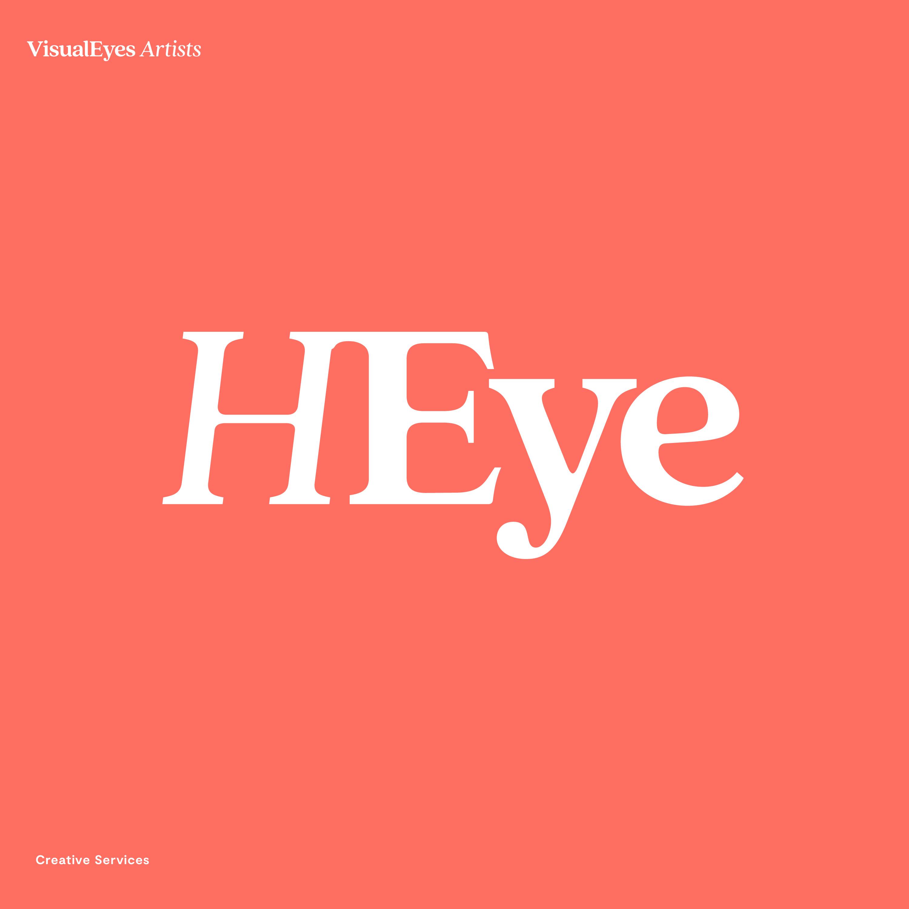 Weiße Schrift auf lachsfarbenem Hintergrund, zentral steht groß "HEye", oben links "VisualEyes Artists", unten links klein "Creative Services".